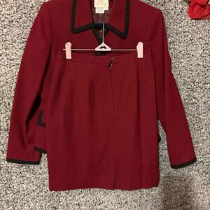EN AVANCE Women's 2-Piece Skirt Suit Size 8 Burgundy Black Trim Formal